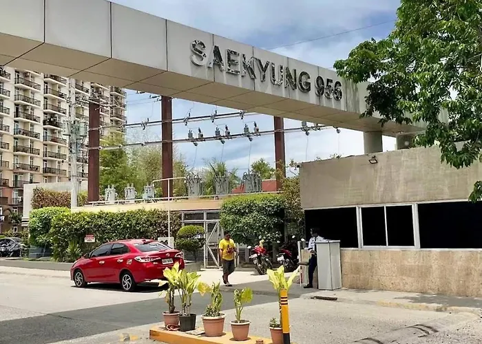 Cozy Dark Luxe Near Airport Hotel Cebu
